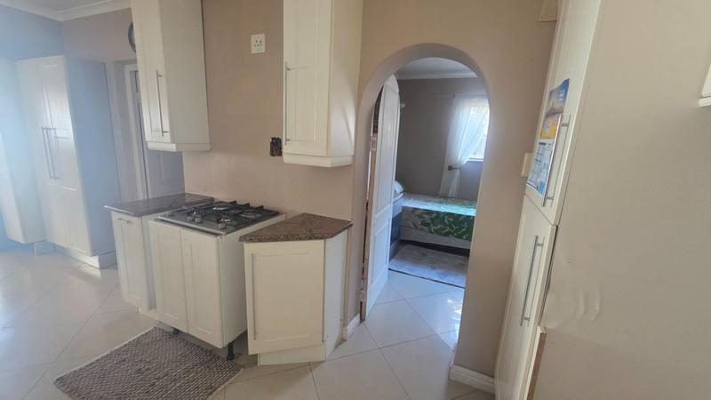 5 Bedroom Property for Sale in Kensington Western Cape